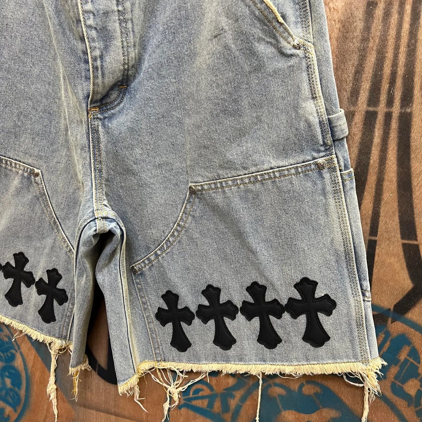 P520 chrome hearts limited series new city limited jeans Chrome Hearts city limited denim shorts vintage levis American made 501 505 517 base version remake Levis American made 501 base version imported sheepskin 925 silver remake Customers provide waist and pants length or height and weight. The studio will select the most suitable base version for you to remake. There are many people doing remakes in the market. Don’t belittle or comment. The difference is visible to the naked eye. See and compare for yourself #CHROME HEARTS Unisex style